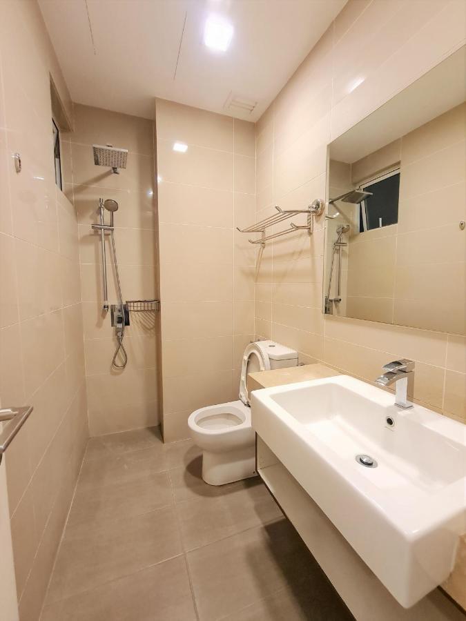 KLCC Binjai 8 Premium Soho Apartment by Sarah's Lodge Kuala Lumpur Bagian luar foto