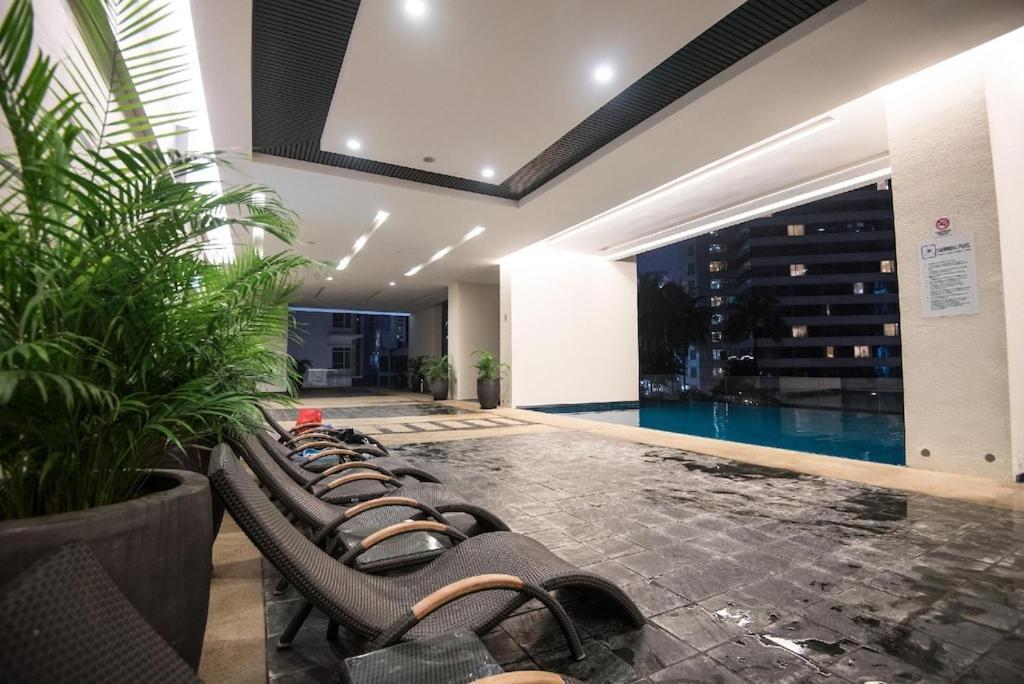 KLCC Binjai 8 Premium Soho Apartment by Sarah's Lodge Kuala Lumpur Bagian luar foto