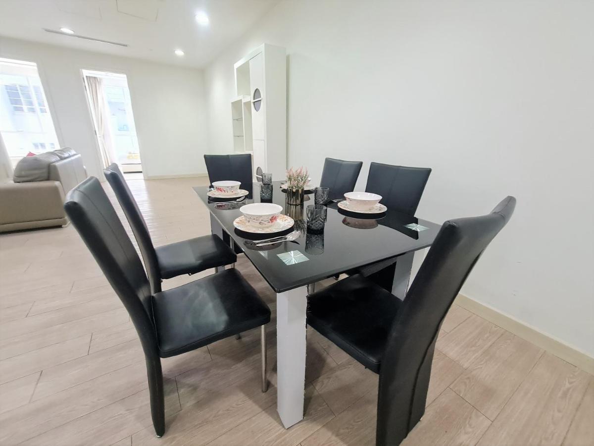 KLCC Binjai 8 Premium Soho Apartment by Sarah's Lodge Kuala Lumpur Bagian luar foto