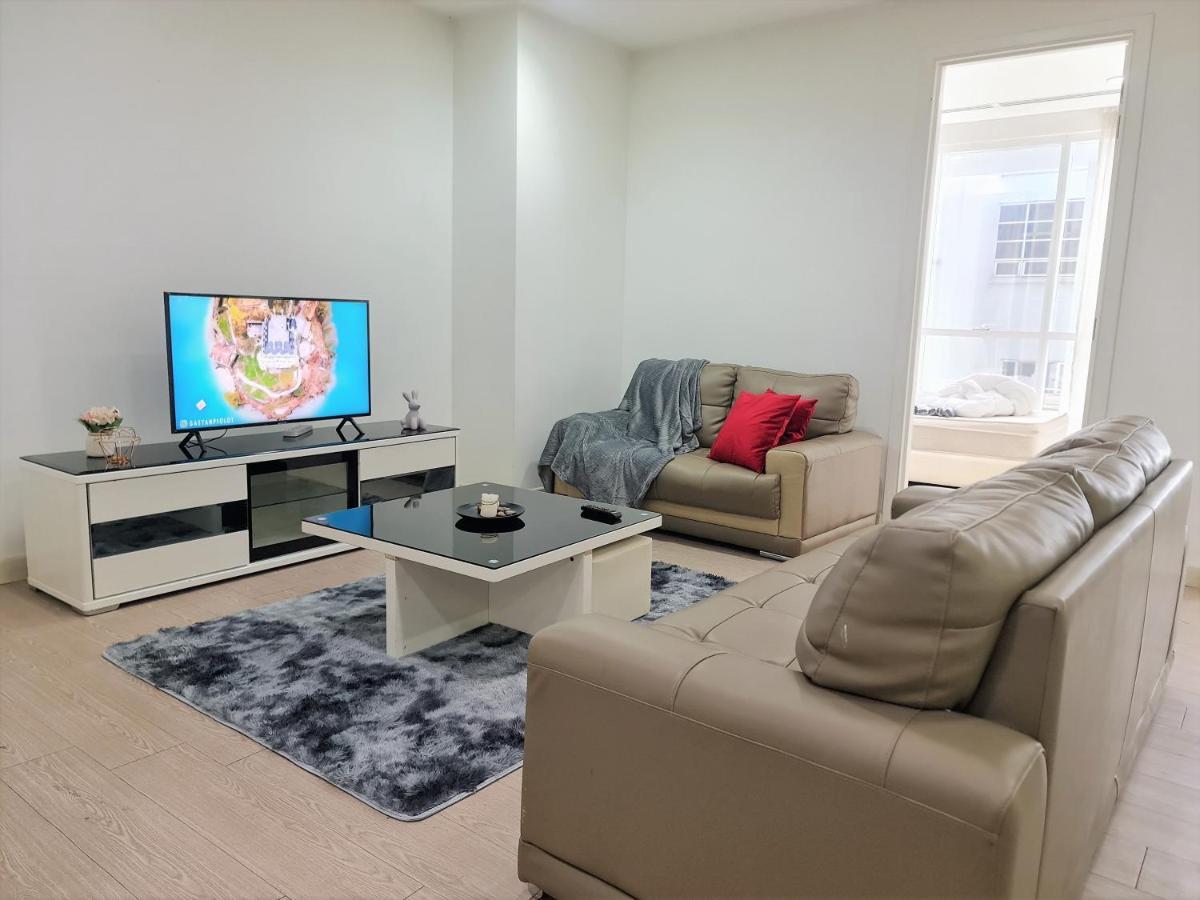 KLCC Binjai 8 Premium Soho Apartment by Sarah's Lodge Kuala Lumpur Bagian luar foto
